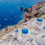 Ανακαλύψτε-το-αιγαιοπελαγίτικο-τοπίο-της-Σαντορίνης-με-την-ενοικίαση-ενός-σκάφους