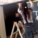 Μέλη-του-Ρουβίκωνα-και-αλληλέγγυων-αποκαθιστούν-το-σπίτι-τρικαλινής-πυρόπληκτης-οικογένειας