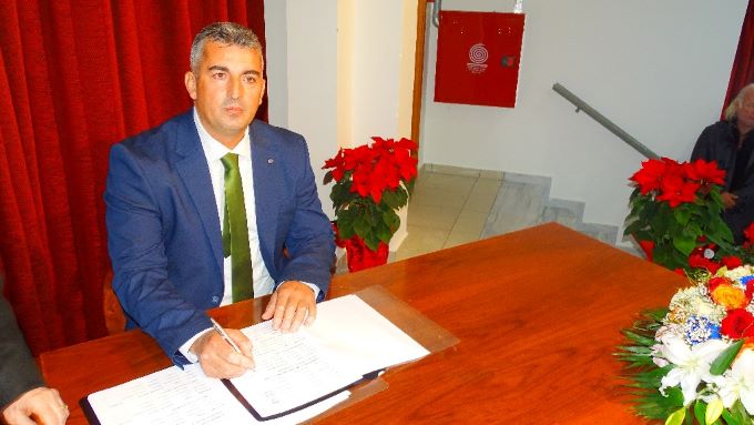 Γ-Χήρας:-Η-Μεγάλη-του-«Μαράβα-Σχολή»:-Πώς-να-μην-παίρνεις-θέση,-για-να-παίρνεις-τα-πάντα.-Το-παράδειγμα-της-Μεσοχώρας!