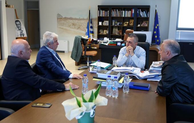 Συνάντηση-Δημήτρη-Κουρέτα-με-μέλη-του-ΔΣ.-της-Ένωσης-Ελλήνων-Φυσικών-με-αφορμή-το-21ο-Πανελλήνιο-Συνέδριο-Φυσικής-στη-Λάρισα,-μετά-από-20-χρόνια