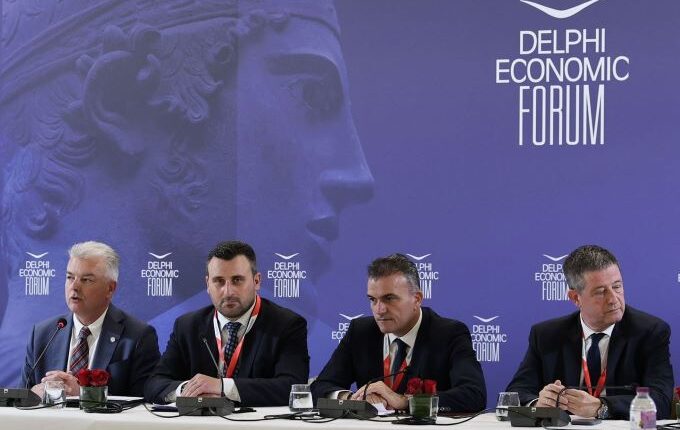 Ομιλία-Δήμαρχου-Μετεώρων-Λευτέρη-Αβραμόπουλου-στο-Οικονομικών-Φόρουμ-των-Δελφών:-Τα-Μετέωρα-μετατρέπονται-από-προορισμό-λίγων-ωρών-σε-προορισμό-ημερών-και-εμπειριών-ζωής