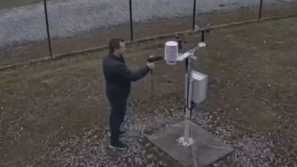 Γαλλία:-Στοιχηματική-απάτη-με-πιστολάκι-μαλλιών-–-«Πείραζαν»-τα-θερμόμετρα-στο-Παρίσι-και-έβγαλαν-χιλιάδες-ευρώ,-δείτε-βίντεο