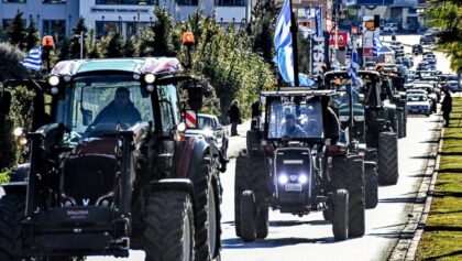 Με-τρακτέρ,-πούλμαν-και-ΙΧ-οι-Θεσσαλοί-αγρότες