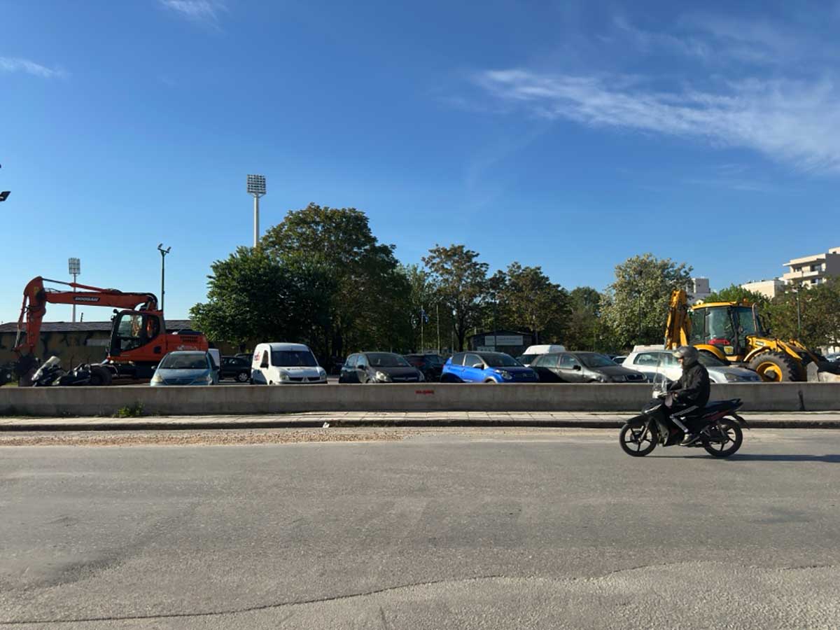 Τρίκαλα:-Δημόσιο-πάρκινγκ-υπό-κατάληψη