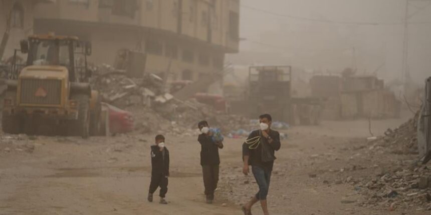 Πάνω-από-470-παιδιά-ανάπηρα-κάθε-μήνα-στη-Γάζα:-Οι-«θαμμένες»-βόμβες-που-θα-στοιχειώνουν-για-χρόνια