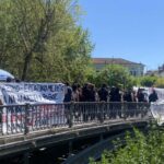 Διαμαρτυρία-και-πορεία-του-Ρουβίκωνα-στο-κέντρο-των-Τρικάλων-–-Σε-κλοιό-ΜΑΤ-το-Δημαρχείο-(ΦΩΤΟ)