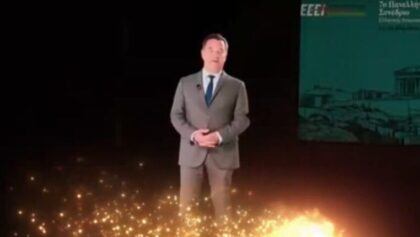 Άδωνις-ο-τρισδιάστατος:-Εμφανίστηκε-σε-συνέδριο-ως…-ολόγραμμα-(βίντεο)