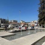 Τρίκαλα:-Παιδί-έπεσε-στο-συντριβάνι-της-πλατείας