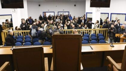 Οργή-για-πιθανή-αναβολή-της-δίκης-των-Τεμπών-για-εβδομάδες:-Αντιδράσεις-συνηγόρων-συγγενών-σε-ενδεχόμενη-νέα-καθυστέρηση-(βίντεο)