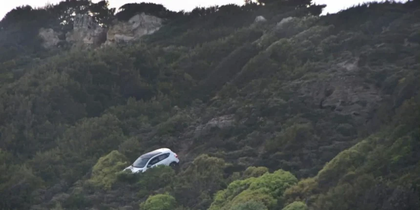 Θρίλερ-στη-Ρόδο:-Προσπάθησε-να-ρίξει-στον-γκρεμό-το-αυτοκίνητο-με-την-εν-διαστάσει-σύζυγο-και-το-παιδί-του