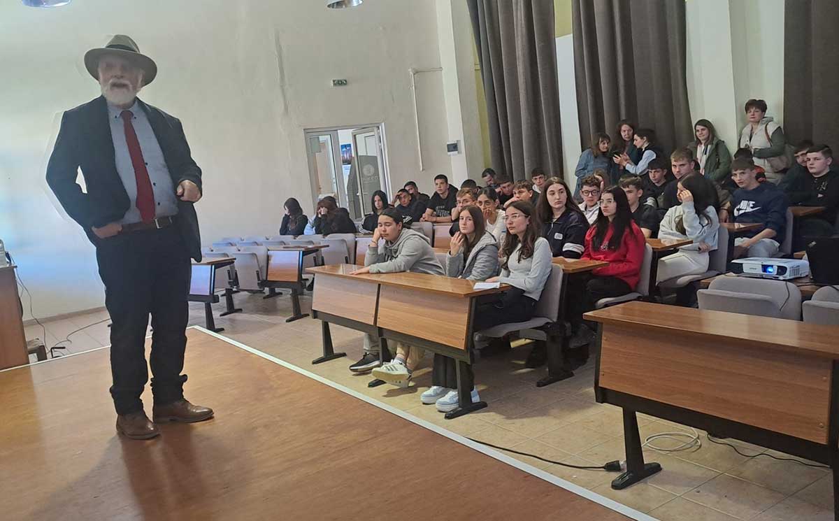 5ο-Γυμνάσιο-Τρικάλων:-«Μηδείς-αγεωμέτρητος-εισίτω»-σε-ξεχωριστή-μαθηματική-δράση