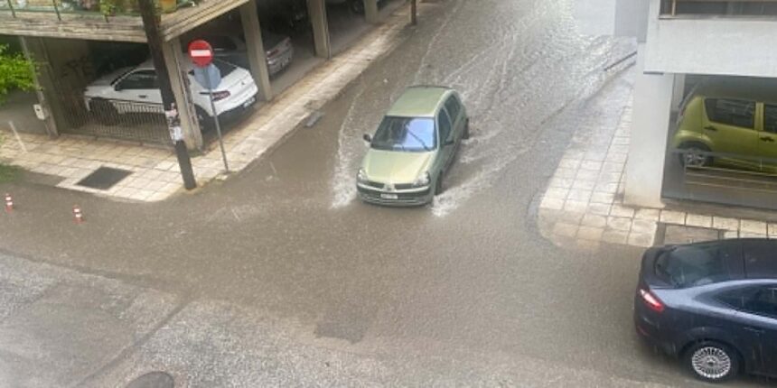 Εντονη-βροχόπτωση-αυτή-την-ώρα-στα-Τρίκαλα-–-Πλημμύρισαν-δρόμοι-(ΦΩΤΟ)