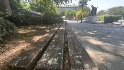 Πλατεία-Ρήγα-Φεραίου-με…-υπογραφή-περιστεριών