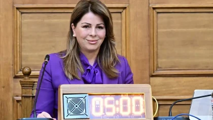 Παπακώστα:-Η-δίωξη,-η-«ταπείνωση»-και-οι-απαντήσεις-που-λείπουν