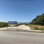 Στο-πάρκο-για-περπάτημα,-αλλά-το-ΙΧ-ούτε-λίγα-μέτρα-πιο-πέρα