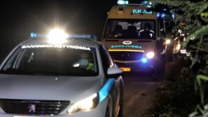 Λάρισα:-Κινηματογραφικός-καβγάς-ανάμεσα-σε-δύο-παρέες-σε-επαρχιακό-δρόμο-–-Τους-μπλόκαραν-με-το-αυτοκίνητο-–-Ξύλο,-απειλές-και-διακομιδές-στο-νοσοκομείο