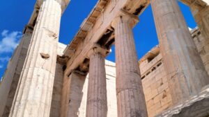Η-Ακρόπολη-και-τα-μνη­μεία-ως-πεδίο-«εμπει­ρίας»