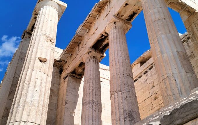 Η-Ακρόπολη-και-τα-μνη­μεία-ως-πεδίο-«εμπει­ρίας»
