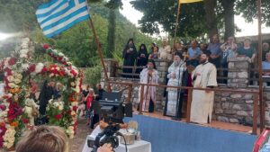 Πύλη:-Αρχιερατικός-Εσπερινός-στην-Πόρτα-Παναγιά