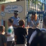 Αστυνομικοί-διένειμαν-ενημερωτικό-υλικό-κυκλοφοριακού-περιεχομένου-σε-σχολεία-των-ΠΕ.-Θεσσαλίας