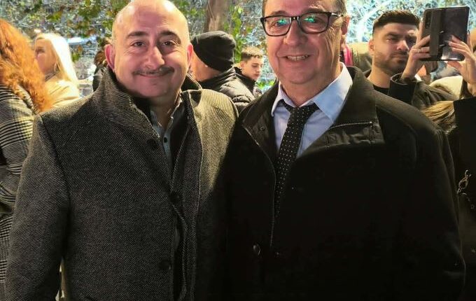 Στεφάνι-του-Δήμου-Τρικκαίων-στην-κηδεία-του-Δημάρχου-Αντιπάρου,-Τάσου-Φαρούπου