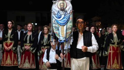 Καλαμπάκα:-Πλήθος-πιστών-στη-λιτανεία-του-Αγίου-Βησσαρίωνος