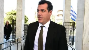 Πλεύρης:-Το-ΠΑΣΟΚ-κάνει-σπέκουλα-–-«Πήρα-ιατρικές-συμβουλές,-δεν-υπήρχε-συνεργασία»