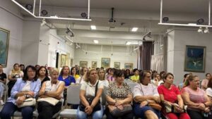 Εμφαση-στη-δημόσια-υγιεινή:-Συνάντηση-αντιδημάρχων-του-Δ.-Τρικκαίων-με-τις-καθαρίστριες-σχολικών-μονάδων