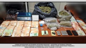 Συνελήφθη-21χρονος-τρικαλινός-με-μεγάλες-ποσότητες-κάνναβης-και-κοκαΐνης-καθώς-και-χιλιάδες-ευρώ