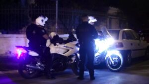 Τρίκαλα:-Τράπηκε-σε-φυγή-και-πέταξε-συσκευασία-με-κοκαΐνη