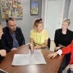 Μύλος-των-Ξωτικών:-Οι-βιτρίνες-γίνονται-γκαλερί