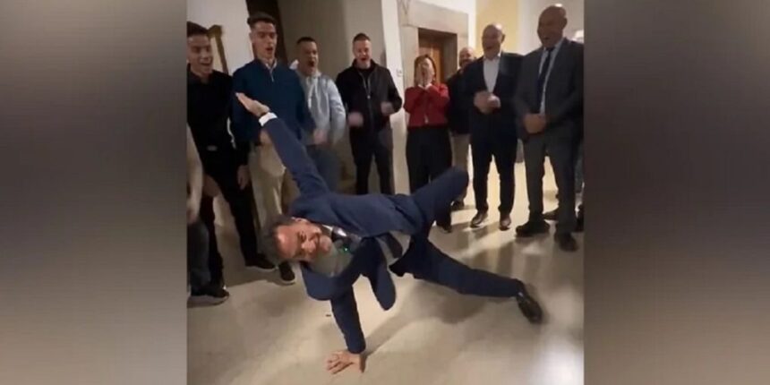 Η-γελοιότητα-σε-όλο-της-το-μεγαλείο-–-Άδωνις-Γεωργιάδης:-Με…-break-dance-η-απάντηση-του-υπουργού-Υγείας-στα-σχόλια-για-το-σύνθημα-«και-α-και-ου-και-ΔΑΠ/ΝΔΦΚ»