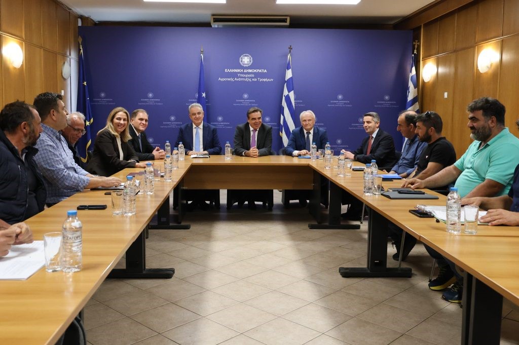 mε-τους-Θεσσαλούς-αγρότες-ο-Μαργαρίτης-Σχοινάς
