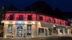 Στα-ροζ-το-Δημαρχείο-Καλαμπάκας-για-την-Παγκόσμια-Ημέρα-κατά-του-Καρκίνου-του-Μαστού