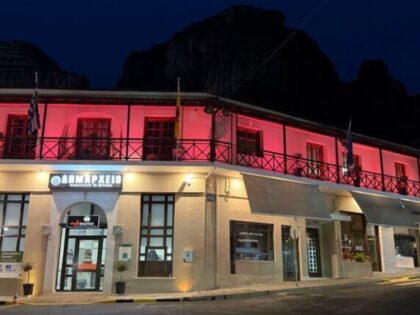 Στα-ροζ-το-Δημαρχείο-Καλαμπάκας-για-την-Παγκόσμια-Ημέρα-κατά-του-Καρκίνου-του-Μαστού